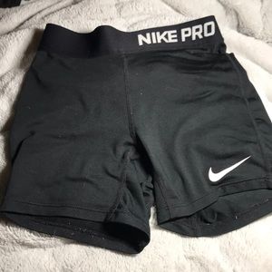 Black Nike pros size medium kids